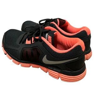 NIKE Dual Fusion Sneakers 8.5